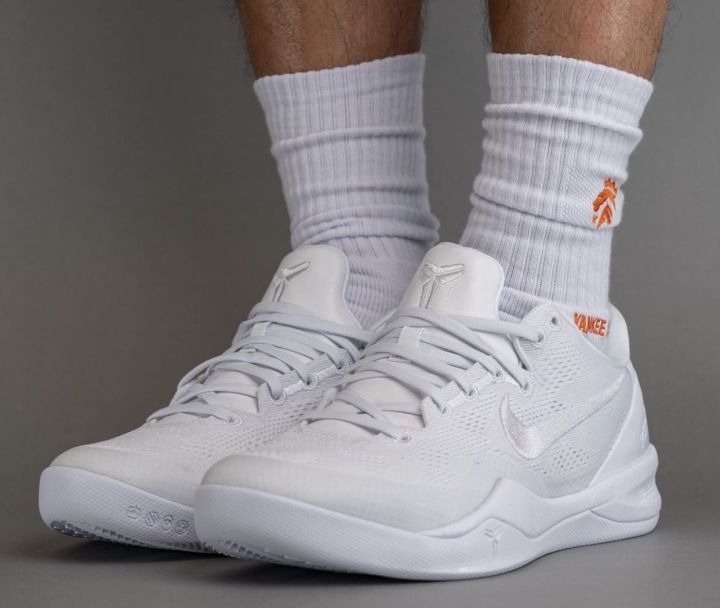 球鞋, Triple White, Nike Kobe 8 Protro “Triple White”, FJ9364-100 - 露足照片首曝！NIKE KOBE 8 PROTRO "TRIPLE WHITE"完美呈现