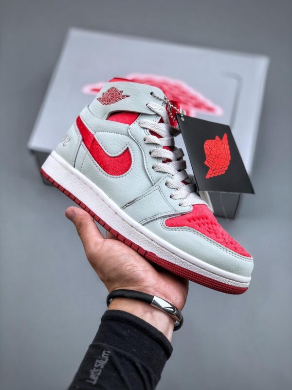 篮球鞋, 球鞋, Jordan Air Jordan 1 Zoom CMFT 2“Valentine'sDay”, Jordan Air Jordan 1, DV1304-106, Air Jordan 1 Zoom CMFT, Air Jordan 1 - 乔丹 Jordan Air Jordan 1 Zoom CMFT 2“Valentine'sDay” 防滑耐磨 高帮 复古篮球鞋 灰红 DV1304-106