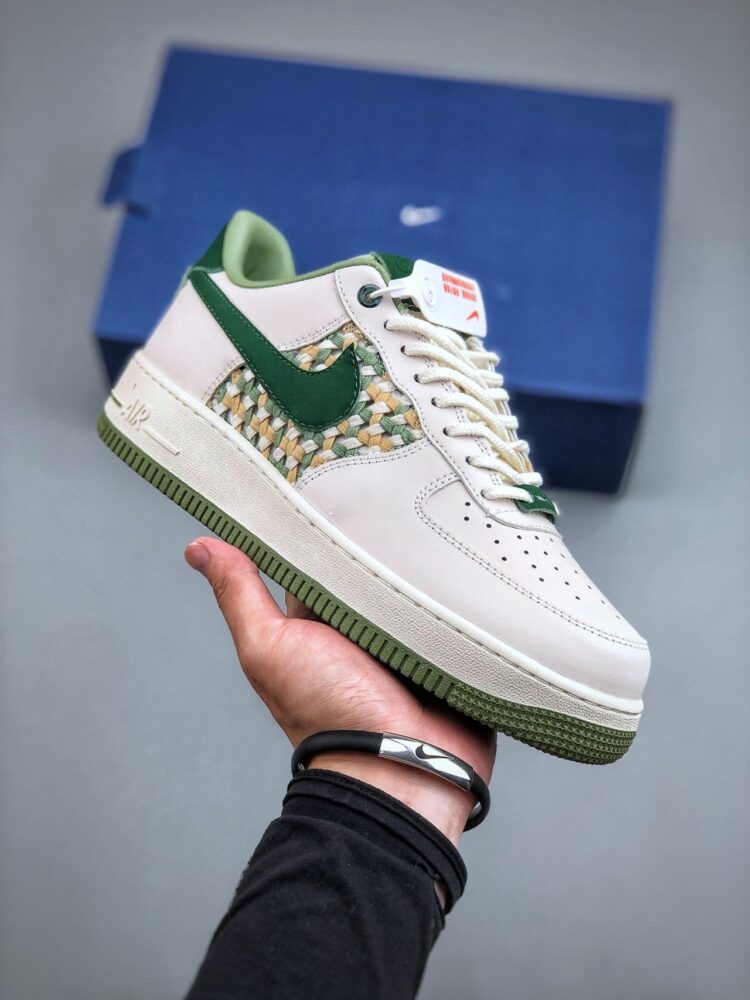 运动板鞋, 板鞋, Nike Air Force 1Low“Light Bone and GorgeGreen”, Nike Air Force 1Low, Nike Air Force 1, FN0369-100, Air Force 1 - 耐克 Nike Air Force 1Low“Light Bone and GorgeGreen” 耐磨透气 低帮 细线运动板鞋 男女同款 白绿 FN0369-100