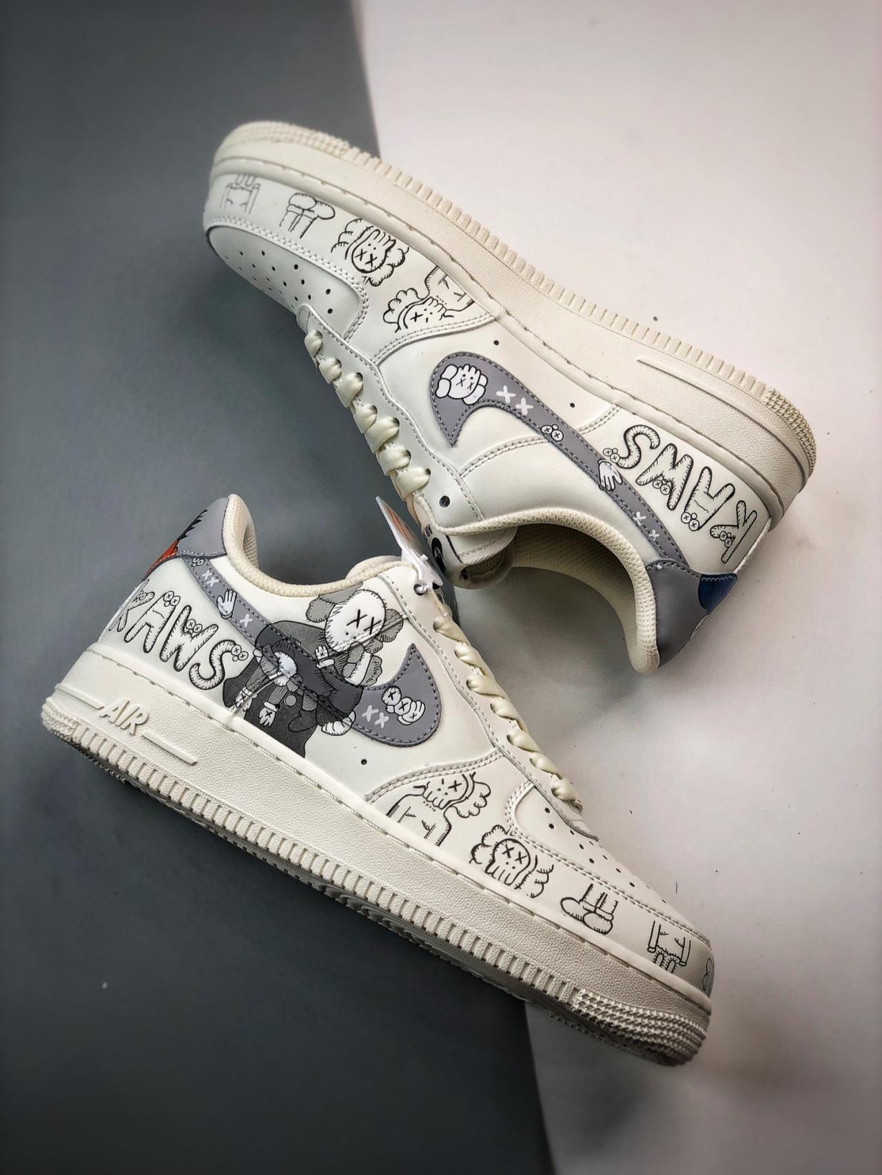 运动鞋, Air Force 1 Low, Air Force 1 - kaws x Air Force 1 Low 联名涂鸦 米白灰 鞋货号：CW2288-999