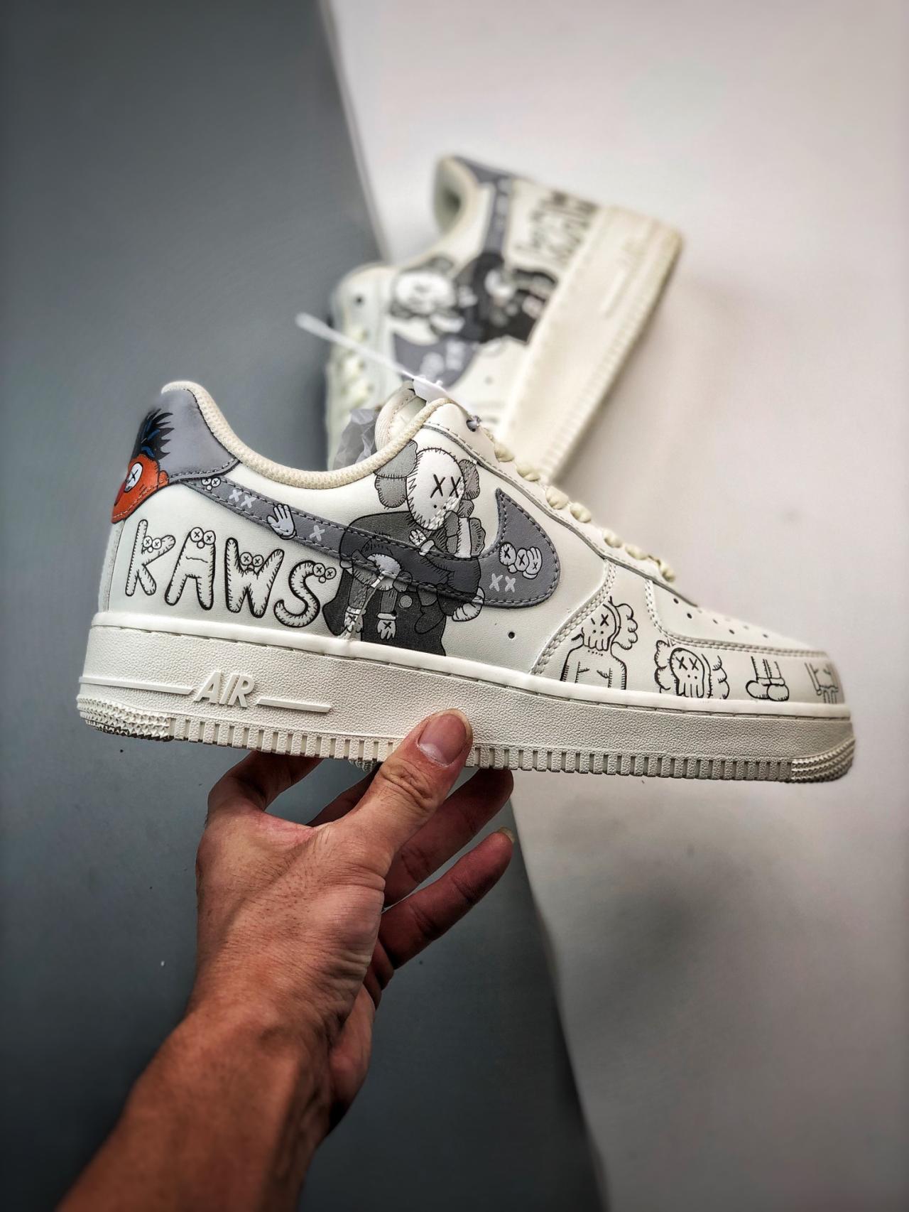 运动鞋, Air Force 1 Low, Air Force 1 - kaws x Air Force 1 Low 联名涂鸦 米白灰 鞋货号：CW2288-999