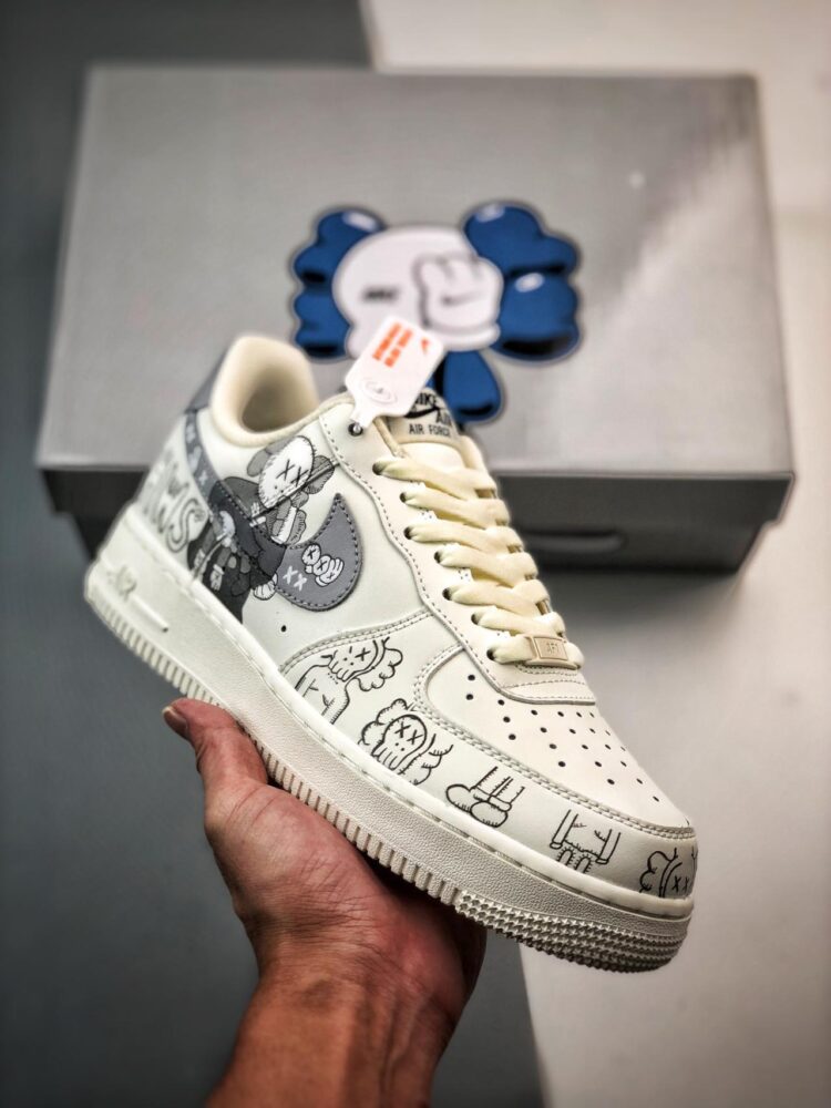 运动鞋, Air Force 1 Low, Air Force 1 - kaws x Air Force 1 Low 联名涂鸦 米白灰 鞋货号：CW2288-999