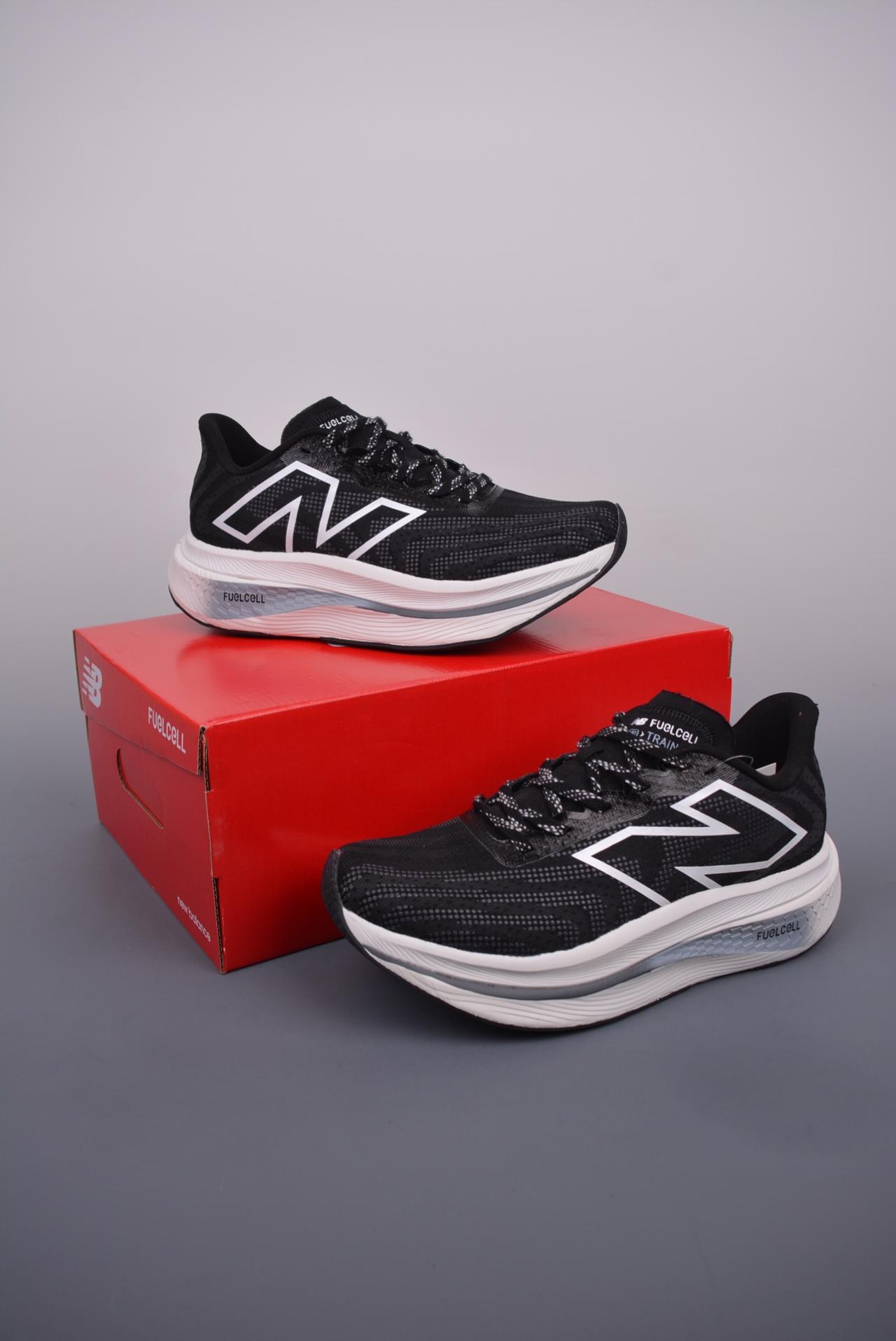 运动鞋, 跑鞋, 跑步鞋, New Balance - New Balance NB FuelCell Supercomp Trainer V2 高帮跑步鞋 货号: WRCXBW3MK