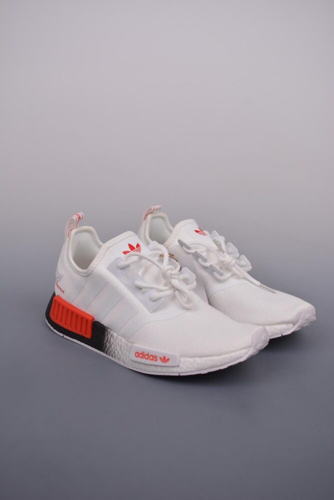 - Adidas NMD _R1 透气网面虎扑版本 专柜同步上架现货仓储全年稳定现货供应原装进口Boost原料永不发黄氧化官方货号: GZ9263DD