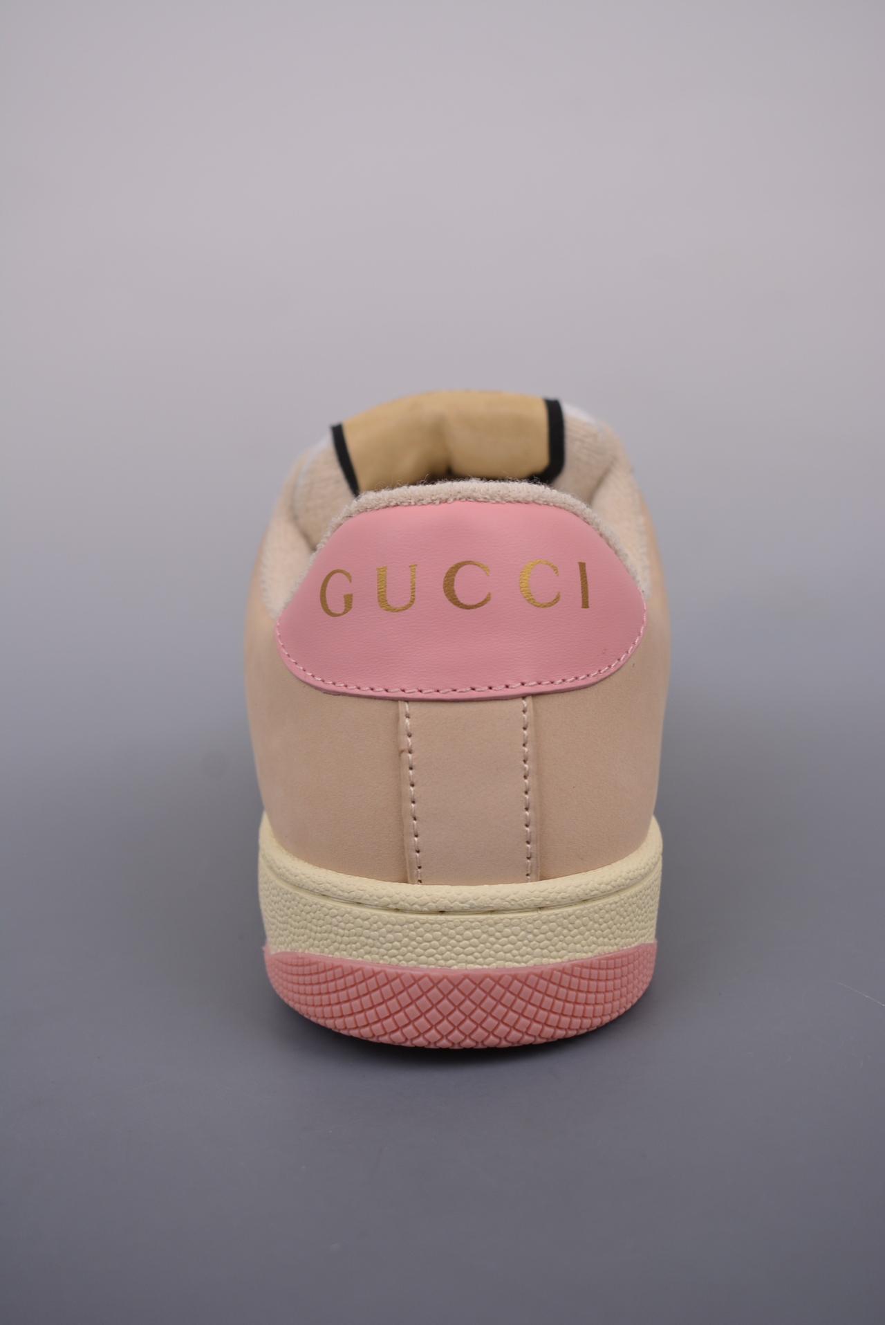 满天星, 板鞋, Gucci Distressed Screener sneaker, gucci - Gucci Distressed Screener sneaker古驰小脏鞋系列 官网同步 最新满天星礼盒全套包装
独家定制代购版 海外专供批次 
原厂订单 目前市面最强版本
高端零售海外实体专供 ‬混卖版 渠‮原道‬装
全身20几个细节点全部做到一致还原 吊打市面所有版本 
经典原型复古百搭做旧老爹板鞋
复古学院风 怀旧版 原版做旧  
右脚鞋侧嵌入NFC防伪芯片装置＋鞋盒标二唯码扫描 秒进官网  秒杀市面任何版本
原装意大利进口 里外全皮 
全套包装 全头层顶级软牛皮 广东代工出品 
原档原标原盒  随意对比任何版本YS
Size：35 36 37 38 39 40