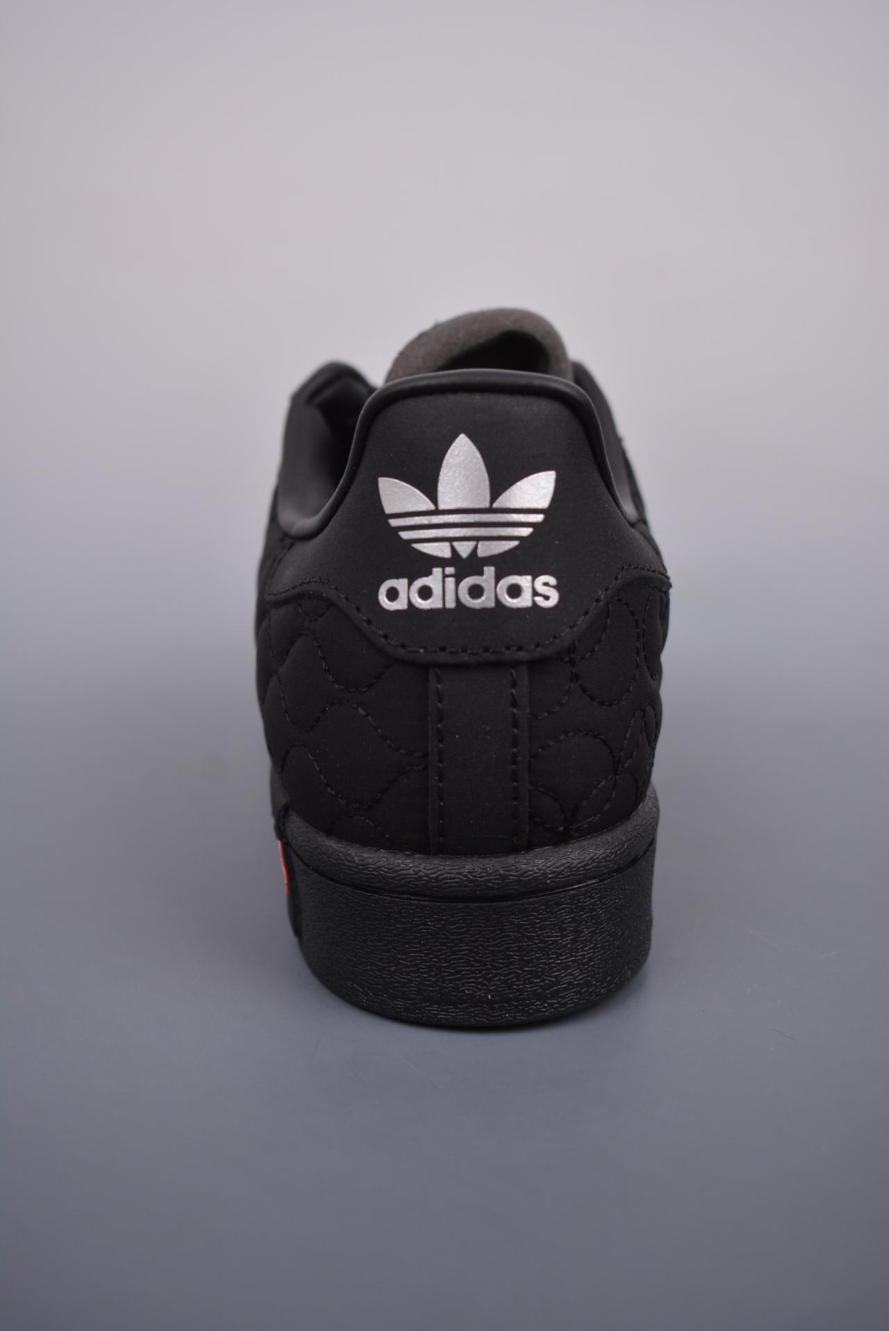 贝壳头, 板鞋, 小白板鞋, SUPERSTAR W, Originals SUPERSTAR W, adidas originals Superstar, adidas Originals - Adidas Originals SUPERSTAR W 
渠道正品订单 诠释市场最高工艺水平
贝壳头经典小白板鞋 专柜上架同步配色
全鞋进口头层皮料打造。区别市面普通真标版本，进出专柜无压力
官方货号: GX8826WX
Size：35 36 36.5 37.5 38 38.5 39 40 40.5 41 42 42.5 43 44