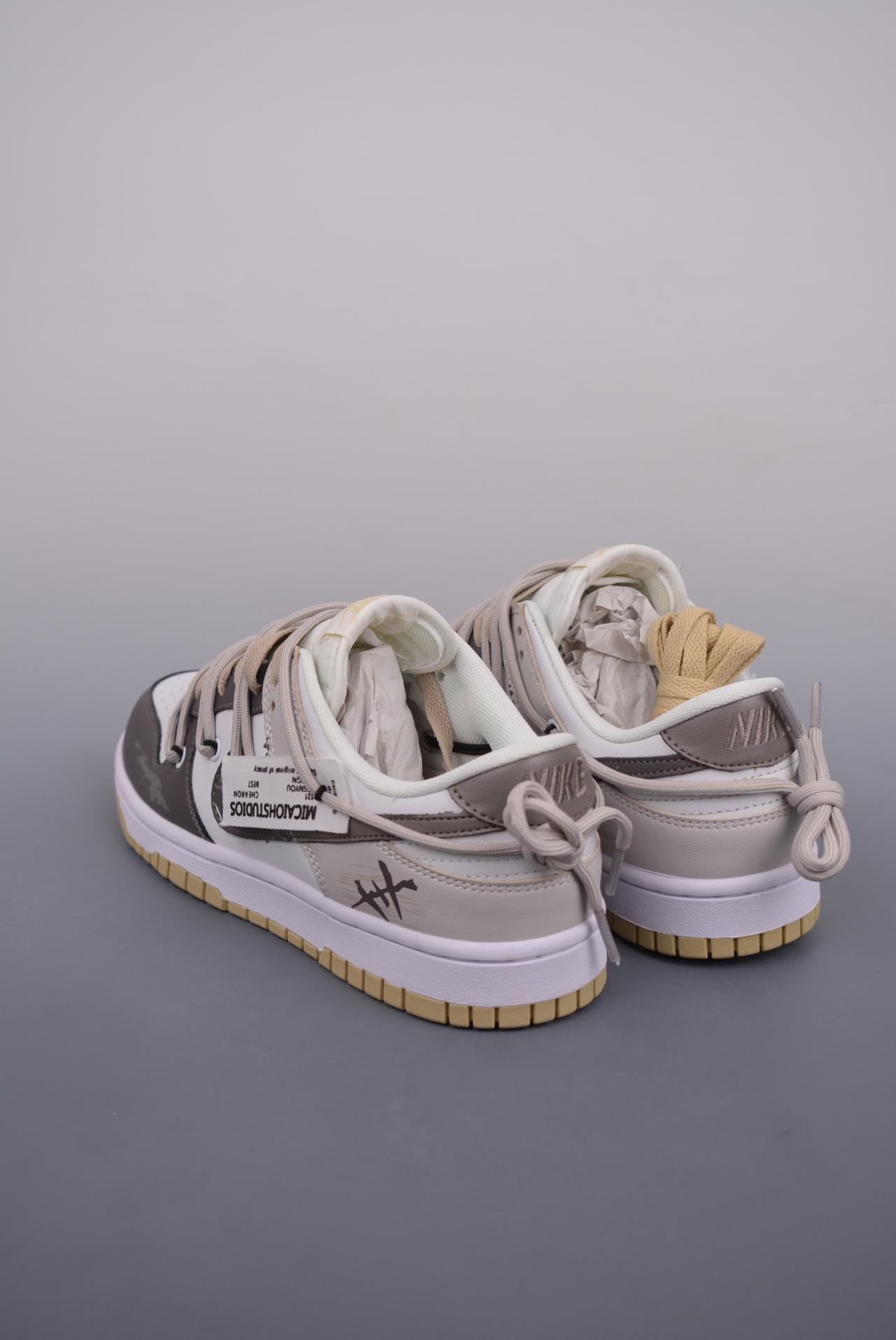 解构, SB Dunk Low, Nike SB Dunk Low, Nike, DV0833 100, Dunk Low, Dunk - Nike SB Dunk Low 泼墨裂痕 涂鸦布贴 鞋子类型 抽绳鞋带 鞋帮高度 低帮 颜色 无相关信息 货号 DV0833 100J