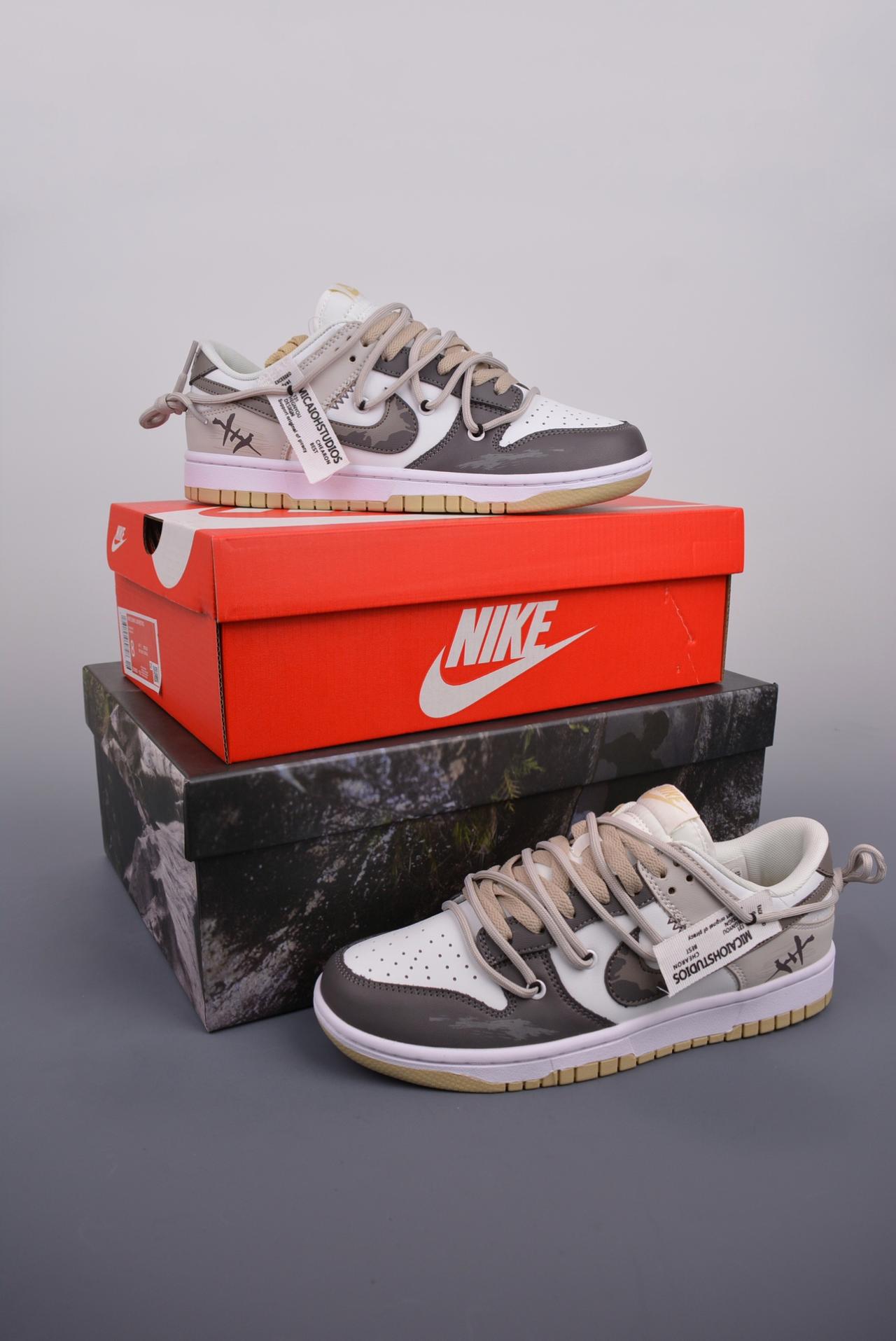 解构, SB Dunk Low, Nike SB Dunk Low, Nike, DV0833 100, Dunk Low, Dunk - Nike SB Dunk Low 泼墨裂痕 涂鸦布贴 鞋子类型 抽绳鞋带 鞋帮高度 低帮 颜色 无相关信息 货号 DV0833 100J