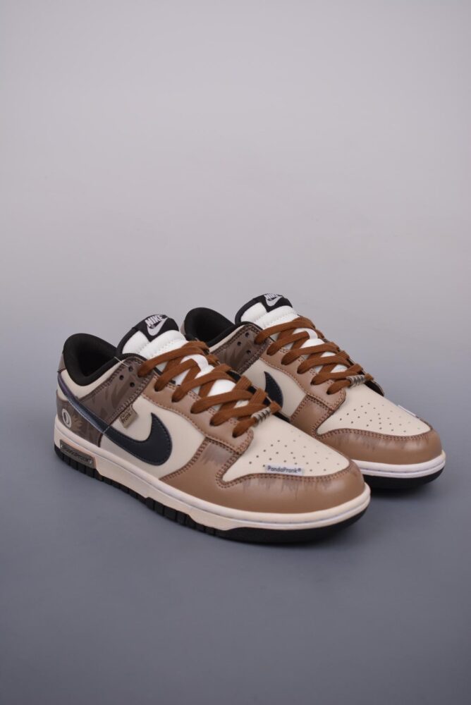 SB Dunk Low, Nike SB Dunk Low, Nike, Dunk Low, Dunk, DD1391 100 - Nike SB Dunk Low 熊猫恶作剧 街头竞速 鞋帮高度：低帮 颜色：未提及 货号：DD1391 100J