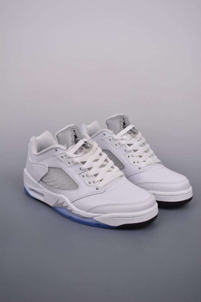 篮球鞋, 球鞋, Jordan, Air Jordan 5, Air Jordan - 品牌：Air Jordan
系列：Jordan 5 Low
鞋子类型：低帮篮球鞋
鞋帮高度：低帮
颜色：米黄色+红色
货号：819172 122GJ