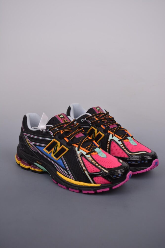 运动鞋, 跑鞋, 老爹鞋, 复古跑鞋, New Balance - New Balance M1906 系列 复古单品宝藏老爹鞋款 鞋帮高度：不确定 颜色：不确定 货号：M1906RCPOD 尺码：36-45