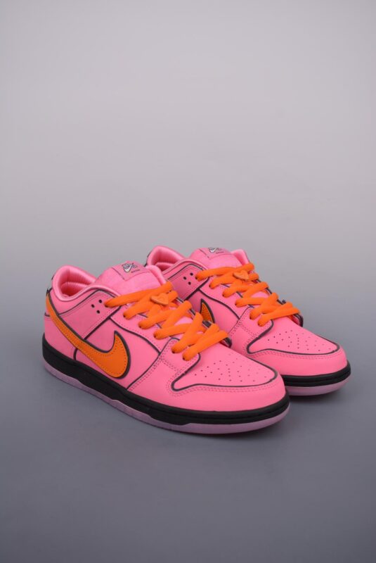 运动鞋, Nike, Dunk SB Low, Dunk SB, Dunk - Powerpuff Girls x Nike Dunk SB Low 花花黑粉 电绣工艺 皮料切割干净无任何毛边 细节完美 官方货号：FD2631 600J