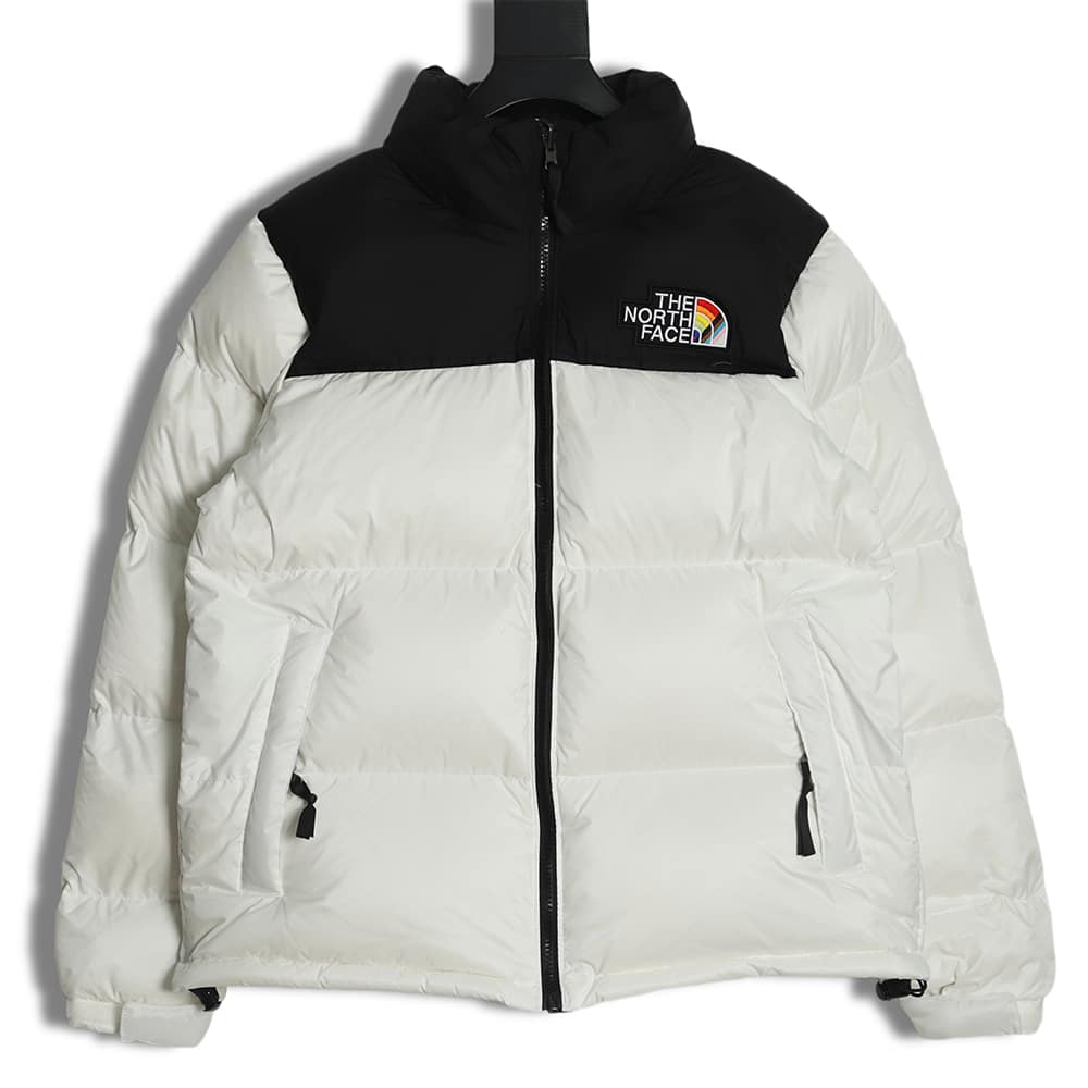 The North Face 22 秋冬 1996 复古 Nuptse Pride 夹克 700 Puff 彩虹标志刺绣立领拉链羽绒服