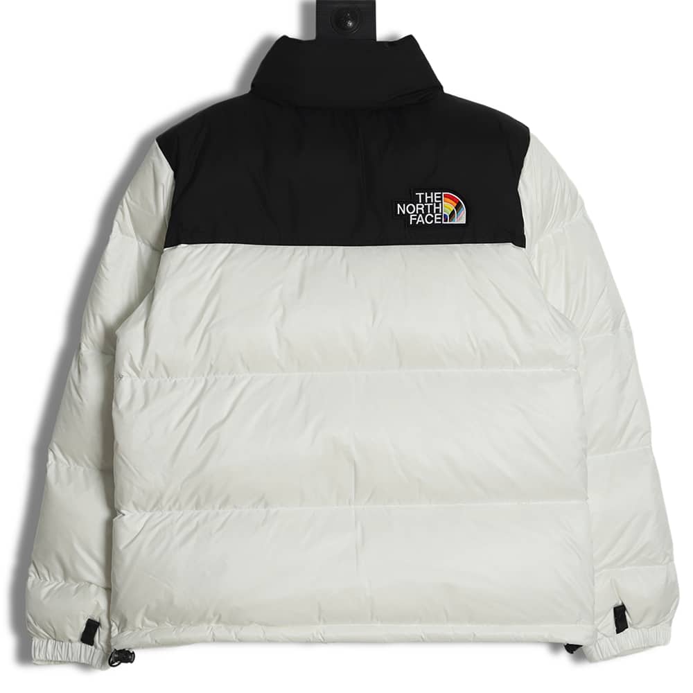 The North Face 22 秋冬 1996 复古 Nuptse Pride 夹克 700 Puff 彩虹标志刺绣立领拉链羽绒服