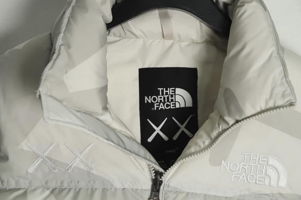 The North Face KAWS 联名 1996 美版羽绒服