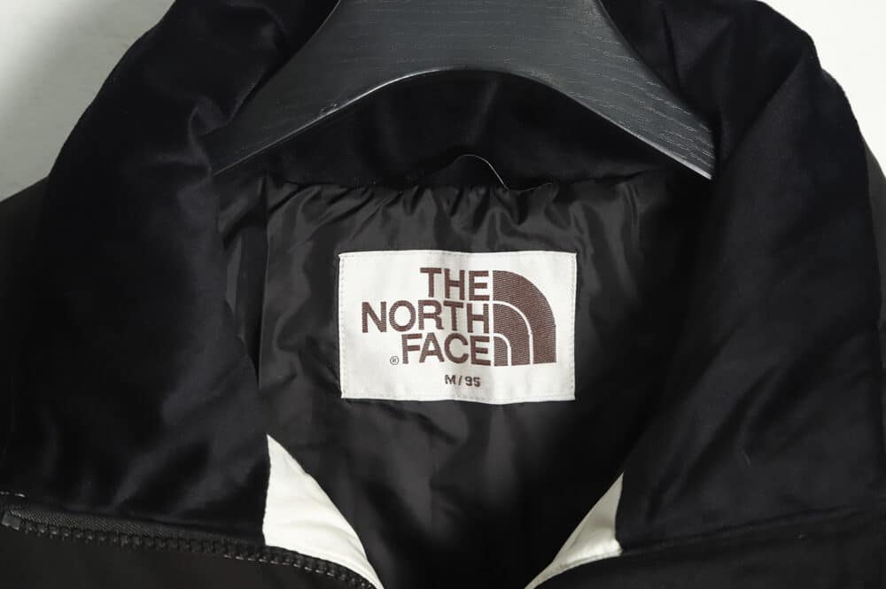 The North Face 22FW 胸前双口袋羽绒服