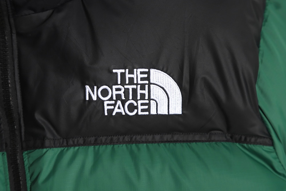 The North Face 1996 Nuptse 经典羽绒服