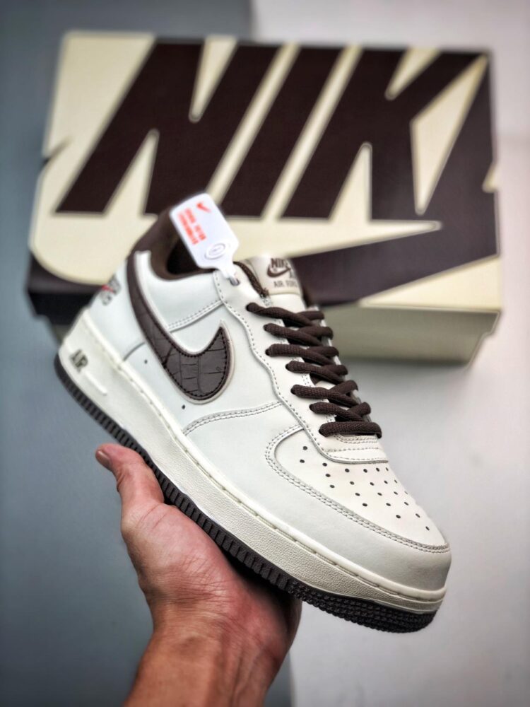 篮球鞋, 球鞋, Nike Air Force 1 '07 Low, NIke Air Force 1 '07, Nike Air Force 1, Nike, Air Force 1 - Nike Air Force 1 '07 Low NYC 高帮篮球鞋 白深棕 货号：CM9612-023