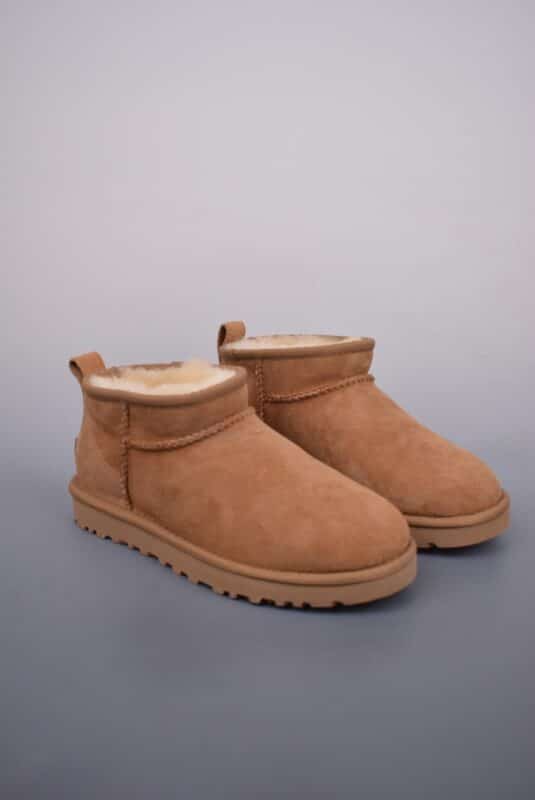 运动鞋, UGG, KD - UGG Classic Ultra Mini 羊毛一体迷你短靴 颜色：未提及 货号：1116109J