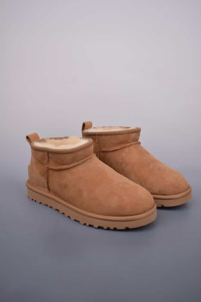 运动鞋, UGG, KD - UGG Classic Ultra Mini 羊毛一体迷你短靴 颜色：未提及 货号：1116109J